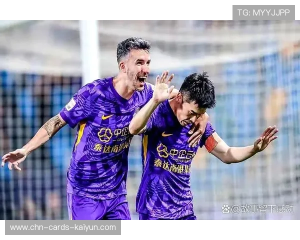 武汉三镇连续组织打穿对方两条防线,全场呼声不断 武汉三镇连续组织打穿对方两条防线,全场呼声不断