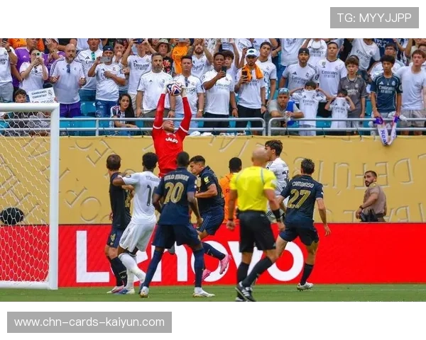 足球意甲挑射打穿门线成为焦点